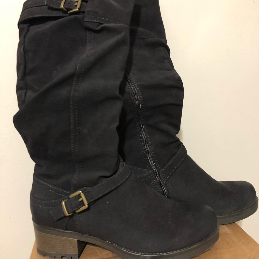 Brown suede Boots. Size 8.  Like New!